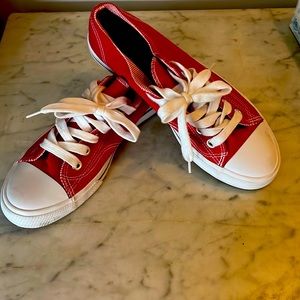 Mossimo Red Canvas Sneakers w/White Laces sz9